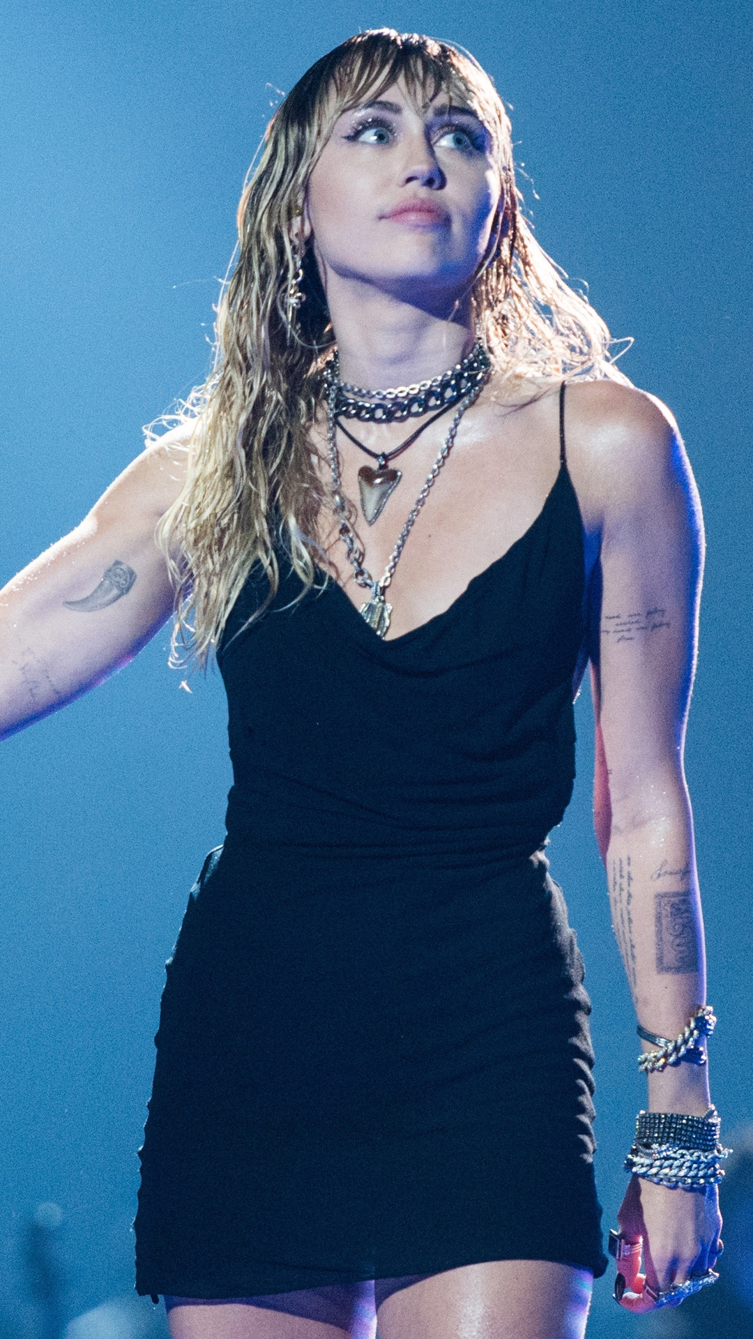 Miley Cyrus Gets Support From Kaitlynn Carter Backstage at MTV VMAs - E